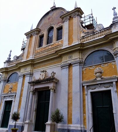 Celle Ligure. Ha rubato e urinato per dieci giorni nella chiesa di San Michele, denunciato