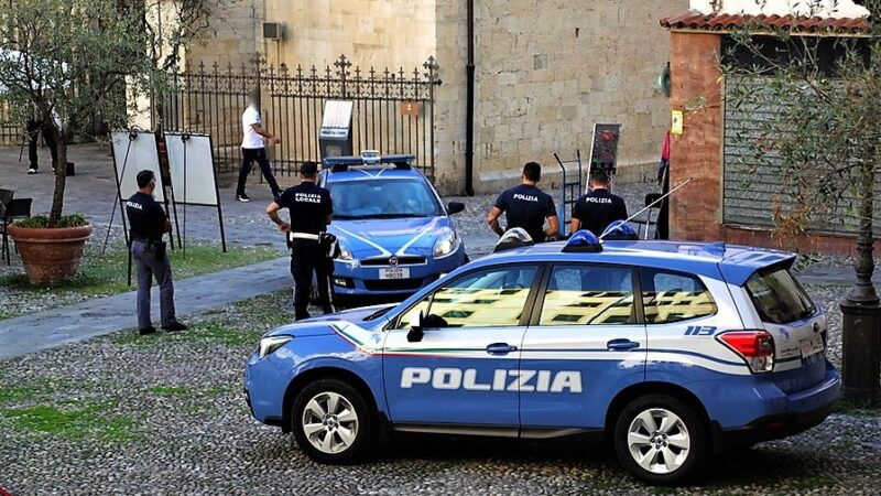 17enne lei e 20enne lui, beccata la coppia seriale che derubava i distributori automatici a Genova e Milano