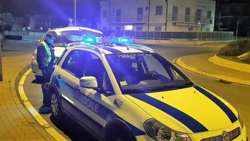 Figli minorenni in piazzetta: assembramento senza mascherina. Genitori a casa: 1200 euro di multa