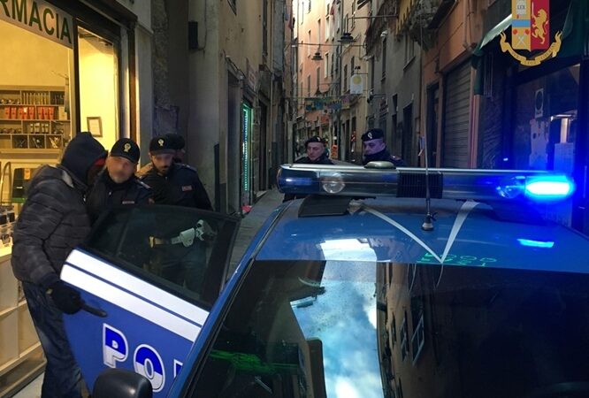 Coppia di Alessandria in trasferta a Genova per acquistare crack, arrestato il pusher 20enne