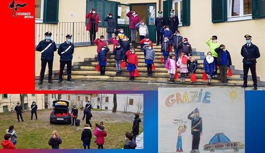 Encomio ai carabinieri dalla Regione Liguria. L’Arma di Sanremo porta doni alla scuola primaria