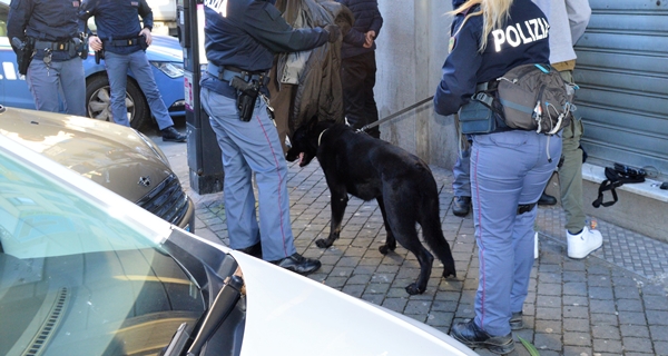 Sfruttamento Prostituzione E Spaccio Arresti Nel Savonese