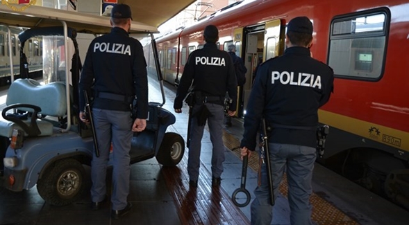 22enne savonese dà calci e pugni al capotreno, arrestato