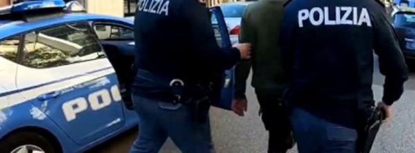 Genova, 20enne maltratta i genitori per comprare la droga, arrestato