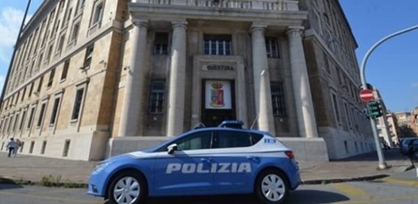 Tentano furto del Rolex a poliziotto davanti la Questura di Genova, arrestati