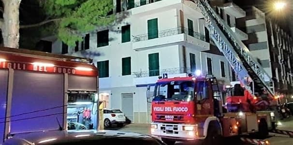 Genova, soccorso un giovane che voleva gettarsi dal balcone