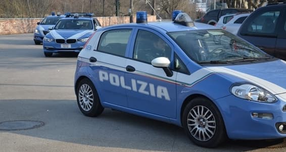 Aggredisce la compagna che non gli dà i soldi per la cocaina, arrestato