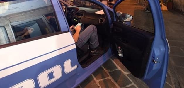 Pusher scappa al controllo e assale gli agenti a Sestri, arrestato