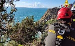 Moneglia 1 soccorsa una donna bloccata su una falesia disperso un uomo