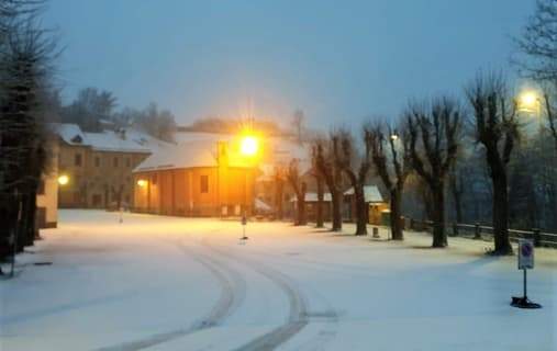 Sassello, nevica da stanotte ma non cresce, spartineve in azione