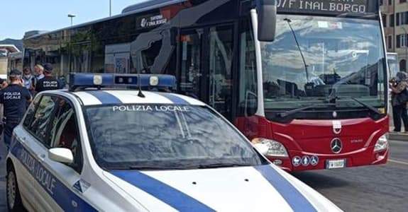 Savona, green pass prima giornata di controlli sugli autobus