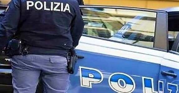 Ruba in un deposito in via del Commercio a Genova, arrestato