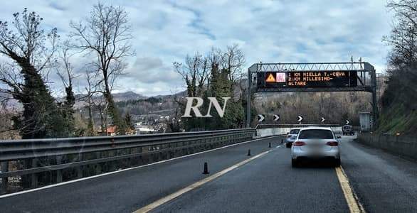 Voleva suicidarsi sulla Torino-Savona, chiama la Polizia che gli salva la vita