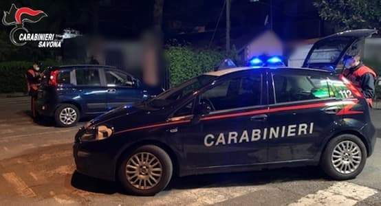 Rapina ed estorsione a giovane in centro a Savona, due arresti