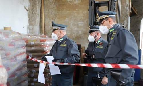 Sequestrate 60 tonnellate di pellet illegale dalla Finanza Genova