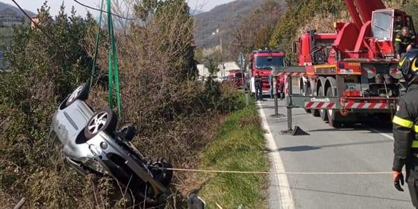 Brucia abitazione, auto cappottata, soccorso pappagallo, 3 interventi a Genova