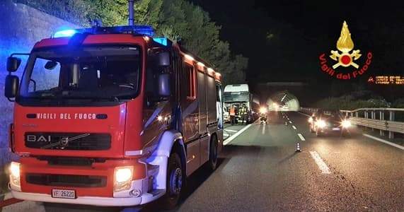 Incendio camion trasporto Gpl sulla A12 verso Genova