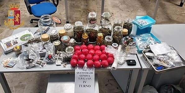 Chiamata anonima e 3 giovani nei guai, 1 arrestato con 11 kg di droga a Genova