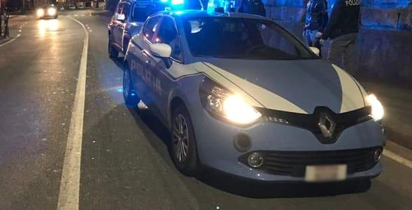 Pestato e rapinato a Genova, chiama la Polizia ma era ricercato per rapina