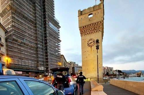 Savona, spaccia cocaina durante gli arresti domiciliari, sequestro di 30 gr