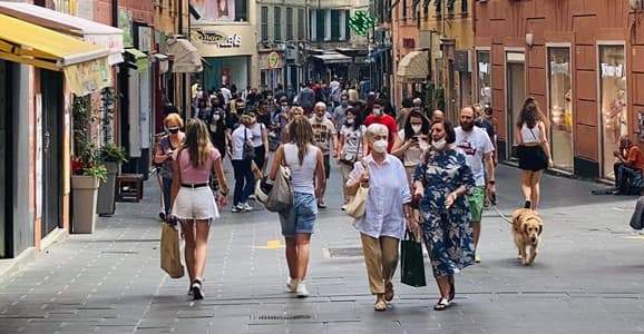 Rapporto popolazione: calano residenti, più anziani, famiglie piccole, i centenari