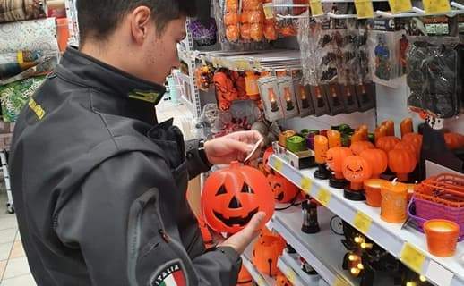 Sequestrati 26 mila prodotti per la festa di Halloween nell’astigiano