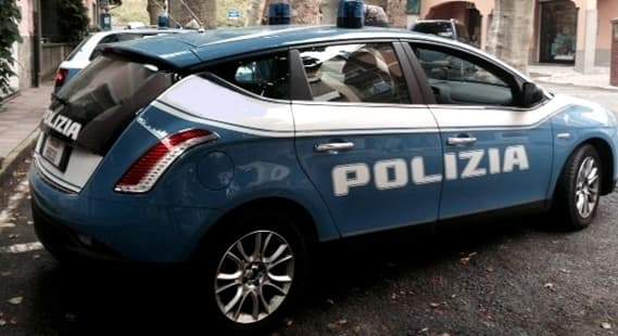 Savona, beccata mentre sta cedendo una dose, arrestata