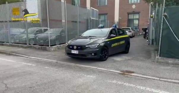 Savona, frode Iva commercio auto nel Nord, sequestrati due milioni di euro