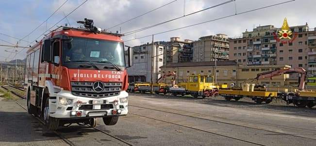 Sei Vigili del fuoco di Genova abilitati alla guida del mezzo su strada e su rotaie