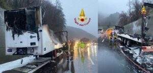 Genova 2 A26 Camion in fiamme