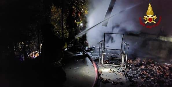 Taverna distrutta dalle fiamme in via dei Carpi a Molassana