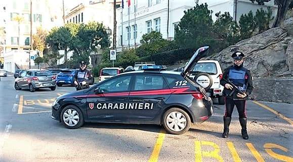 Pusher del Ponente ligure beccato con un etto di cocaina dai carabinieri di Imperia