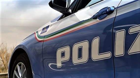 Rubano un borsello e con le carte fanno shopping di abiti, 2 arresti alla Fiumara