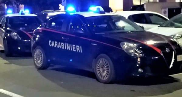 In tre rubano al supermercato e poi uno colpisce i carabinieri, arrestato a Ceriale