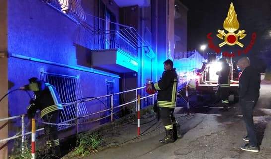 Incendio abitazione in via Campomorone a Genova