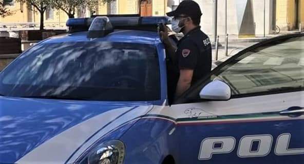 Savona, 26enne dopo la rapina attacca i poliziotti, arrestato