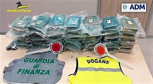 Savona, container con 85 kg di cocaina, 21enne trafficante arrestato