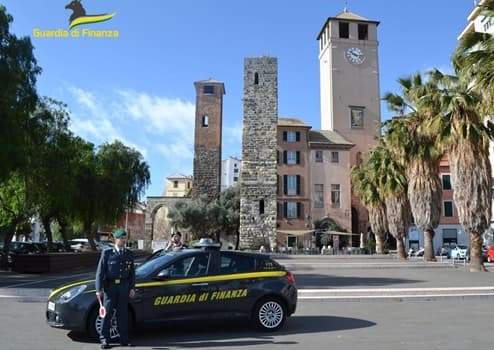 Savona, arrestati edile 42enne e tatuatore 23enne per traffico di droga