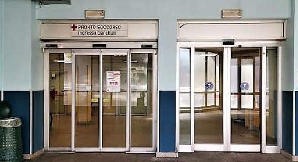 Rissa sulla spiaggia al Prolungamento di Savona, 19enne al pronto soccorso