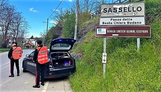 Sfugge ai carabinieri di Sassello ma viene fermato al bar