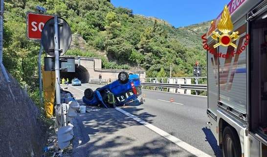 Auto ribaltata sulla A12, donna 76enne trasferita al San Paolo di Savona