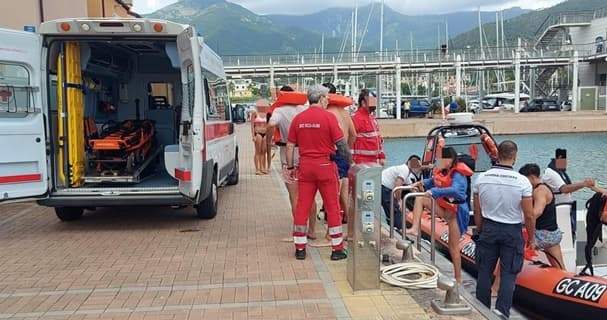 Affonda imbarcazione, 7 piemontesi salvati dalla Guardia Costiera Savona