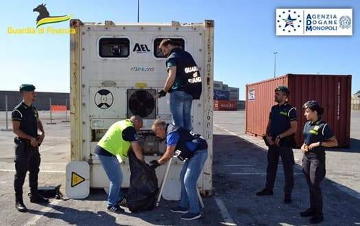 Savona, da due container saltano fuori 154 kg di cocaina, che colpo – VIDEO