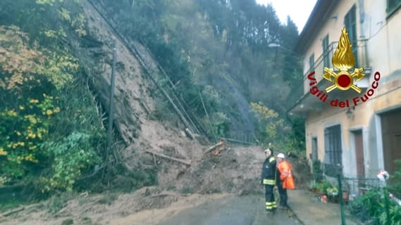 Genova, frana di 500 mc cade su auto e abitazione, strade chiuse