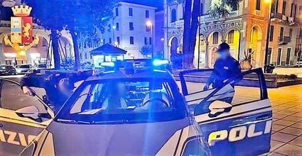 64enne in auto con droga e 8 mila euro, arrestato a Genova