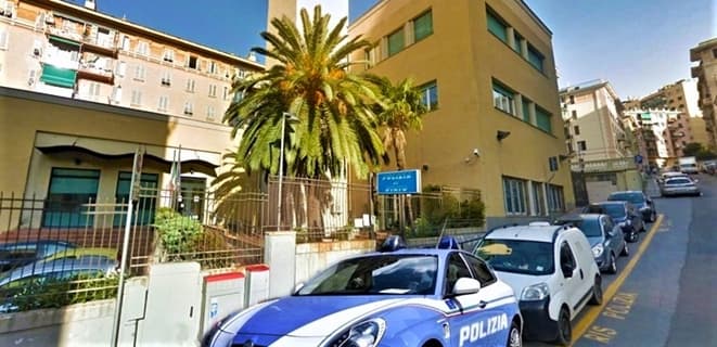 Pusher consumava droga sulla panchina, arrestato 26enne a Genova