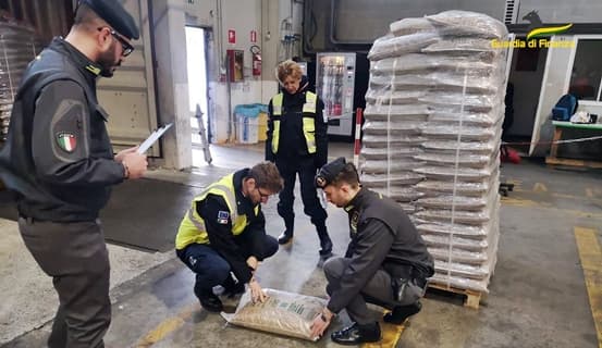 Agenzia Dogane e Finanza Genova donano 120 tonnellate di pellet sequestrato