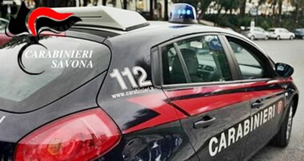 In cerca di soldi per la droga minaccia la madre, 27enne arrestato a Carcare