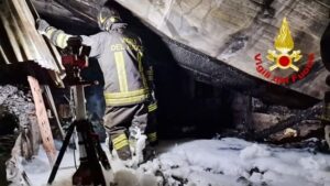 5 incendio capannone a Molassana