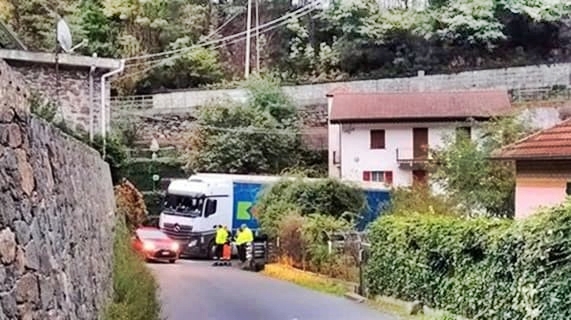 Mezzi pesanti incastrati sulle strade di Stella, incontro in Prefettura